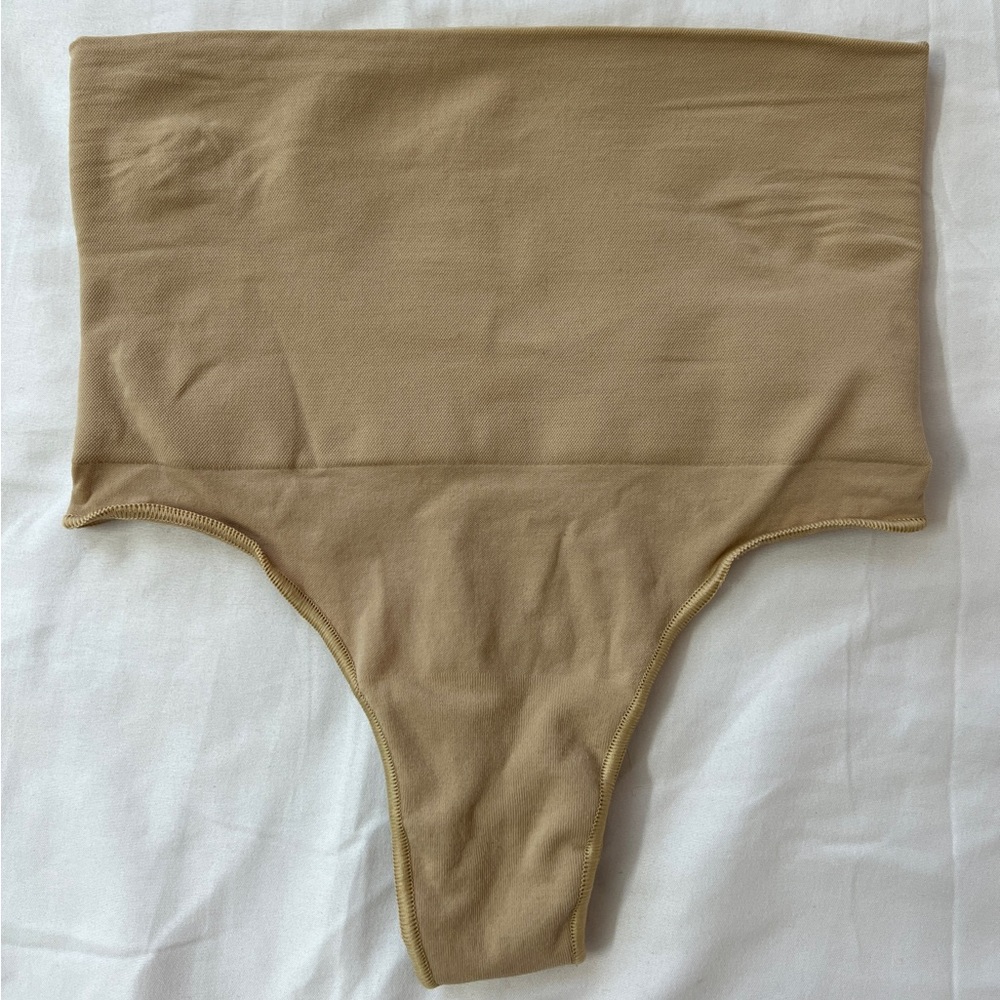 SKIMS • Core Control Sculpting Thong Shapewear • Size S/M